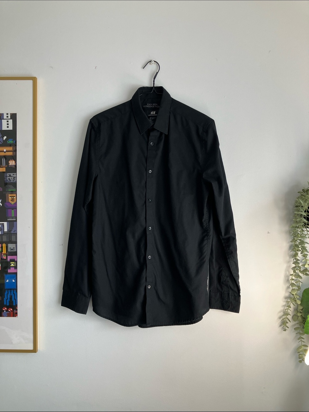 H&M Men's Black Button-Up Dress Shirt